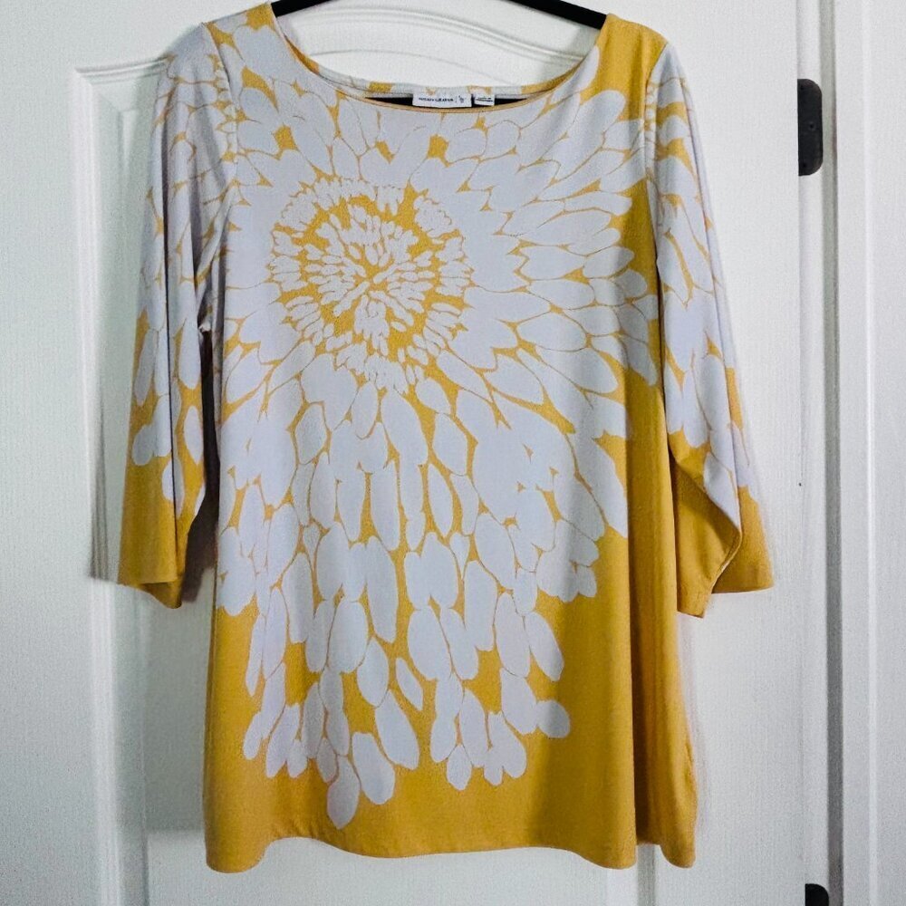 Susan Graver Yellow White Floral Liquid Knit Top Spring Summer 3/4 Sleeve
